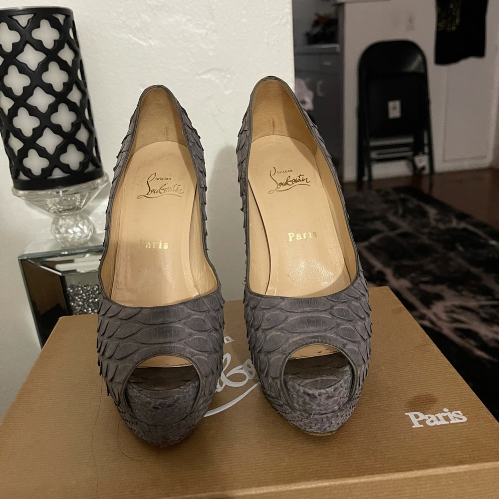 Christian Louboutin peep 36.5